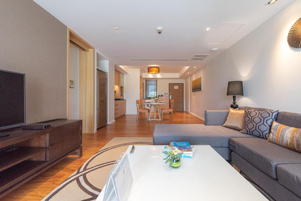 Summit Windmill Golf Suite Hotel At Suvarnabhumi Μπανγκόκ Εξωτερικό φωτογραφία A living room in a suite at the hotel