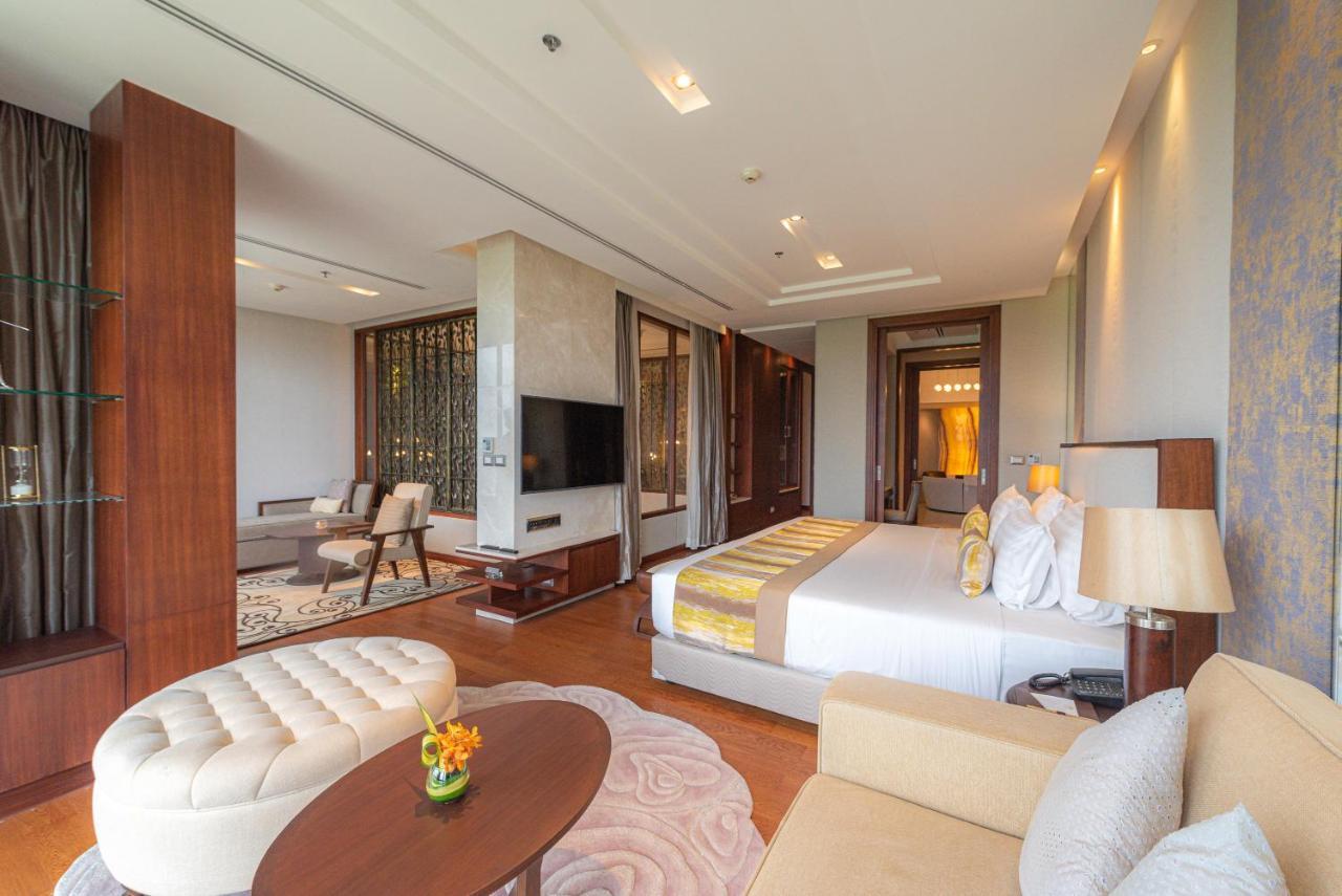 Summit Windmill Golf Suite Hotel At Suvarnabhumi Μπανγκόκ Εξωτερικό φωτογραφία Suite at the Taj Bengal