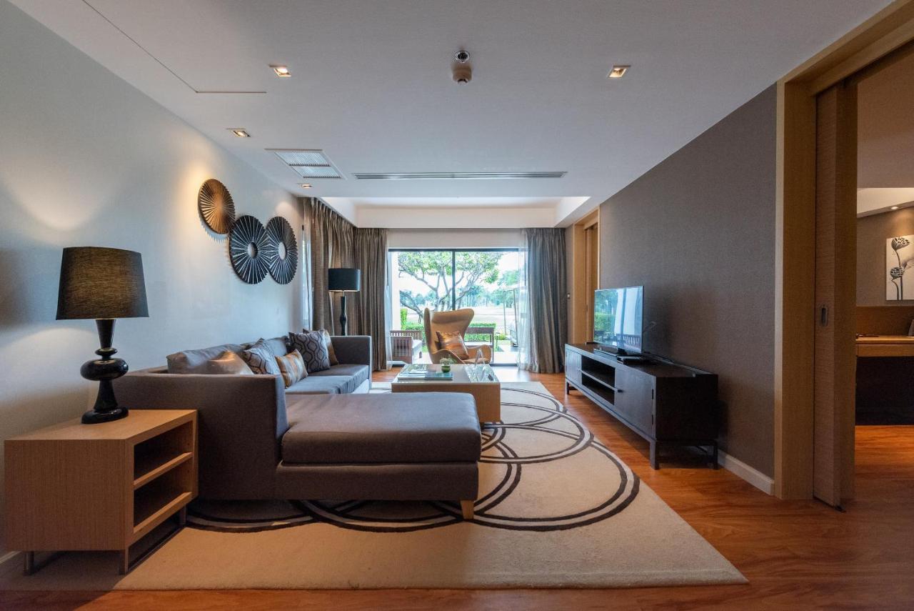 Summit Windmill Golf Suite Hotel At Suvarnabhumi Μπανγκόκ Εξωτερικό φωτογραφία A living room in a condominium
