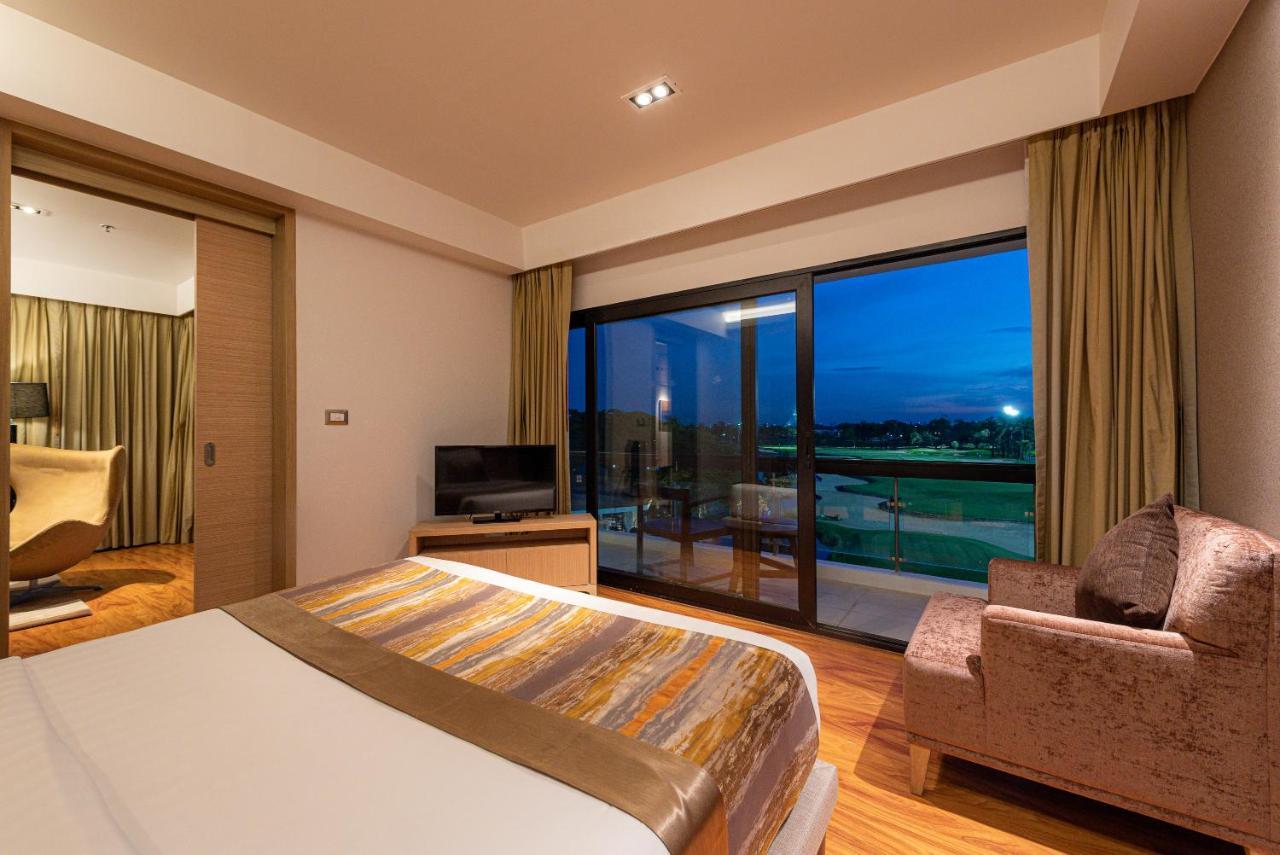 Summit Windmill Golf Suite Hotel At Suvarnabhumi Μπανγκόκ Εξωτερικό φωτογραφία A bedroom at the hotel
