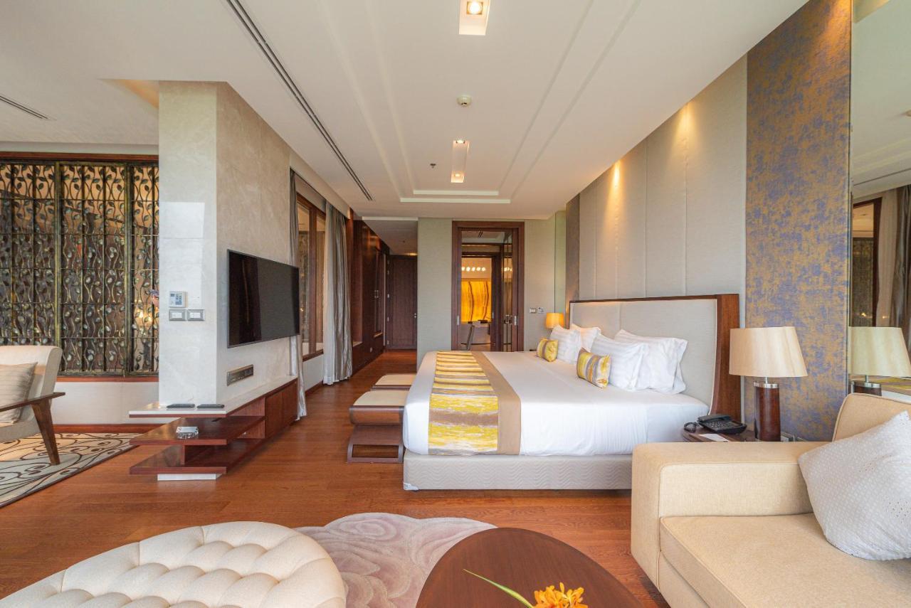 Summit Windmill Golf Suite Hotel At Suvarnabhumi Μπανγκόκ Εξωτερικό φωτογραφία A bedroom at the hotel