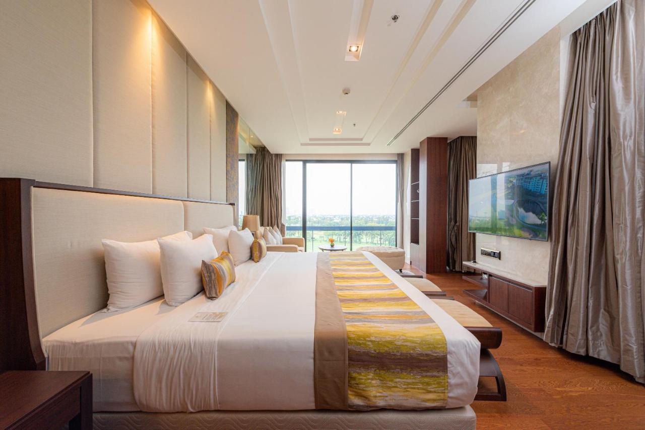 Summit Windmill Golf Suite Hotel At Suvarnabhumi Μπανγκόκ Εξωτερικό φωτογραφία A bedroom at the hotel