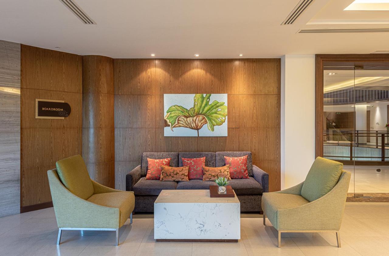Summit Windmill Golf Suite Hotel At Suvarnabhumi Μπανγκόκ Εξωτερικό φωτογραφία The lobby of the hotel
