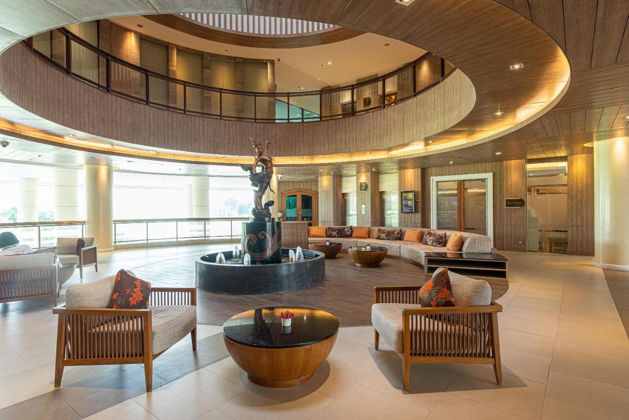 Summit Windmill Golf Suite Hotel At Suvarnabhumi Μπανγκόκ Εξωτερικό φωτογραφία The lobby of the hotel