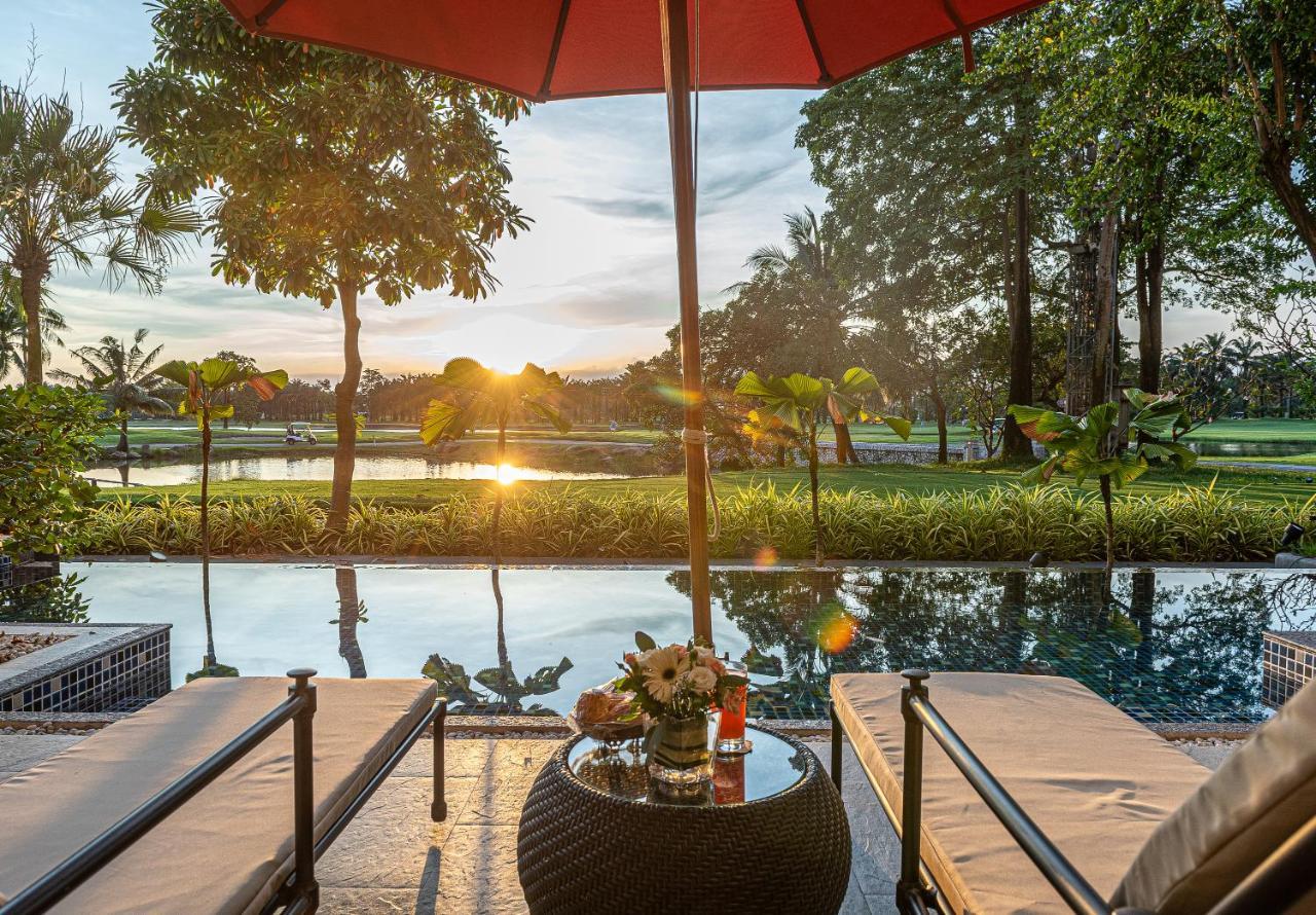 Summit Windmill Golf Suite Hotel At Suvarnabhumi Μπανγκόκ Εξωτερικό φωτογραφία View of the golf course from the clubhouse